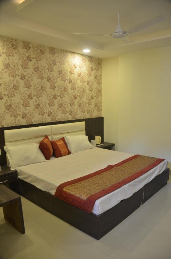 Hotel Krishna Galaxy Kanpur Exterior photo
