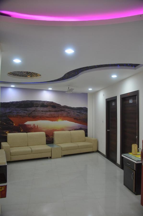 Hotel Krishna Galaxy Kanpur Exterior photo