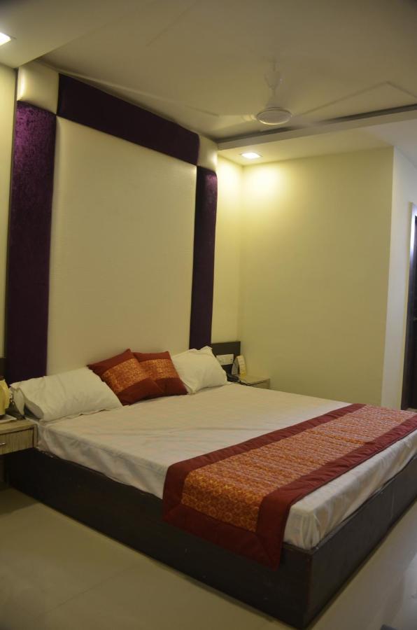Hotel Krishna Galaxy Kanpur Exterior photo