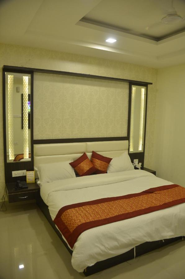 Hotel Krishna Galaxy Kanpur Exterior photo